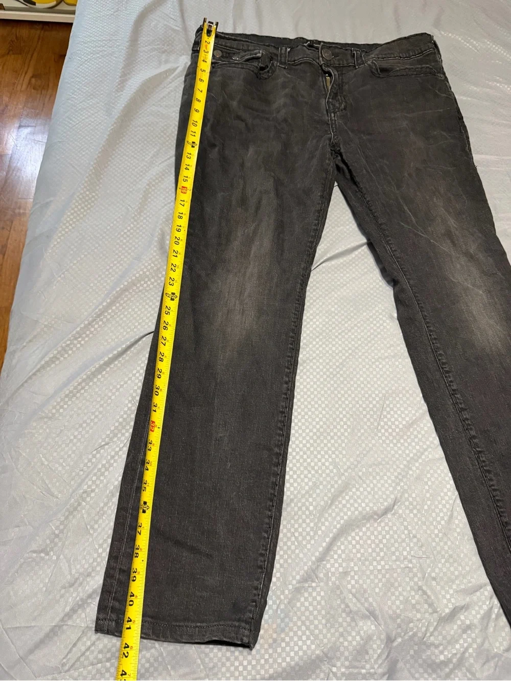 Size 40 True Religion Geno Relaxed slim Jeans